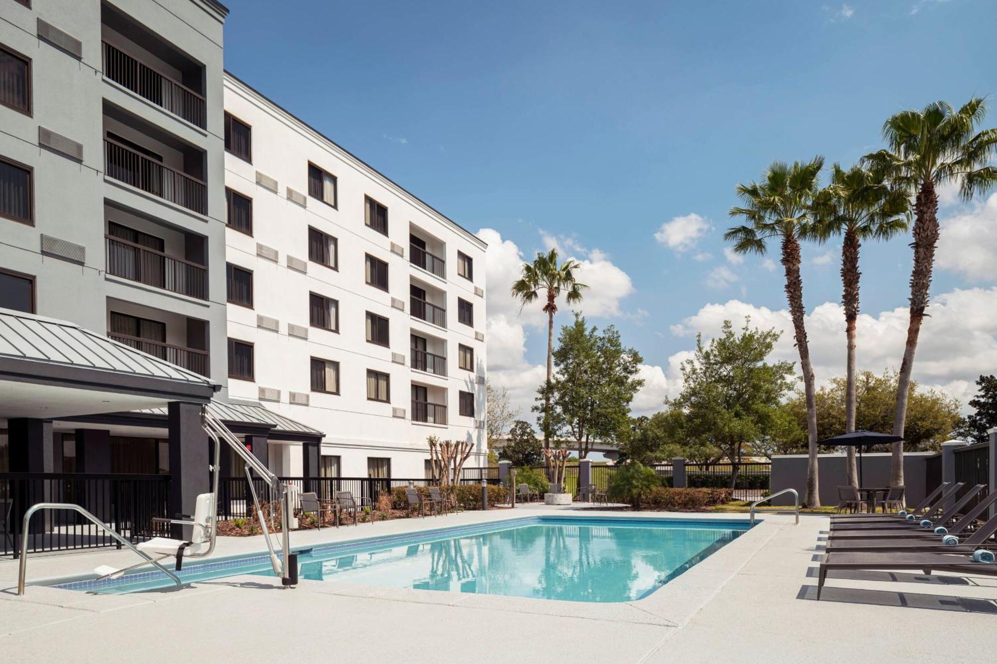 Courtyard Jacksonville Butler Boulevard Екстериор снимка